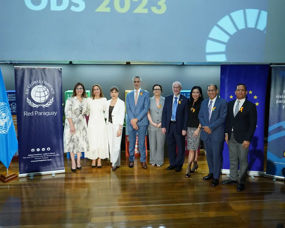 Banner de Pacto Global Red Paraguay en la sede del encuentro